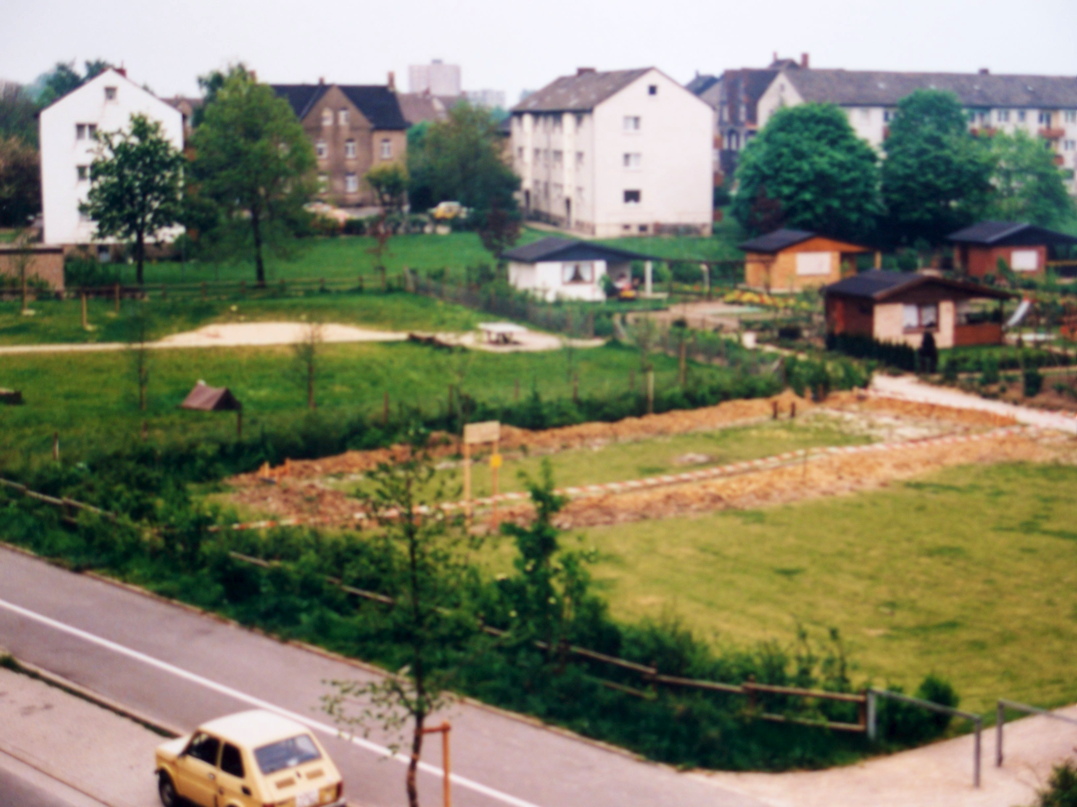  Im Mai 1988 war es dann soweit, es wurde mit dem Erdaushub für die Fundamente des Vereinsheims begonnen.